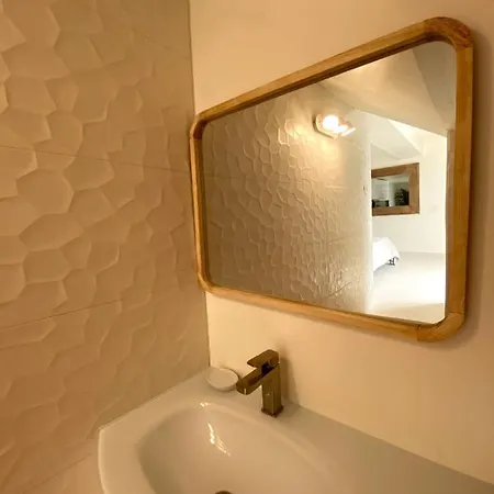 Les 3 Vue Piscine Guest house Marseille